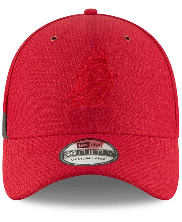 Boné Aba Curva New Era 39Thirty Tampa Bay Buccaneers Salute To Service 2022 Stretch Fit Aba Curva Stretch Fit New Era M0r9rg Mktp