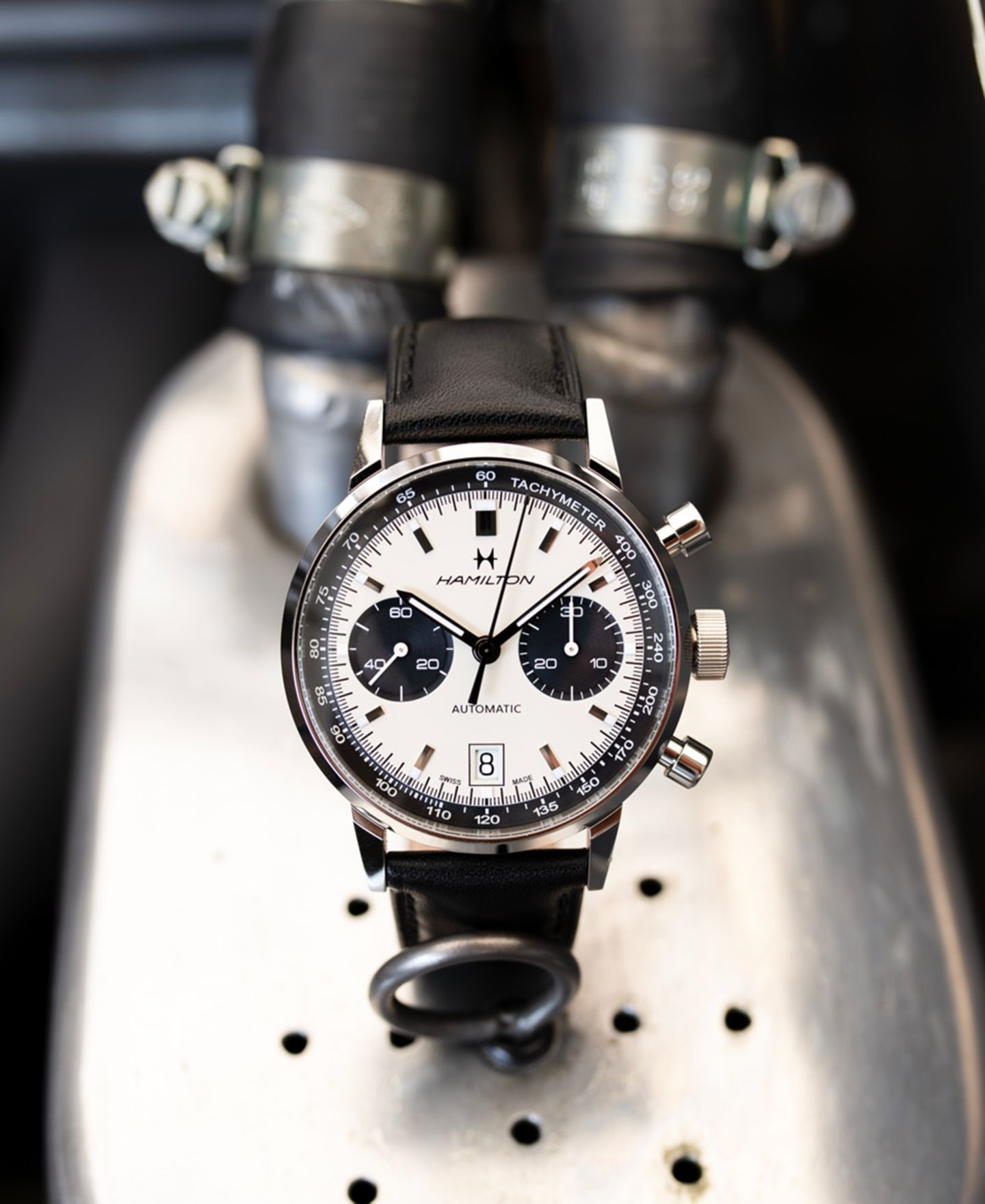 Мужские часы Hamilton Swiss Automatic Chronograph Intra-Matic Black Leather Strap Watch 40mm — фото 5