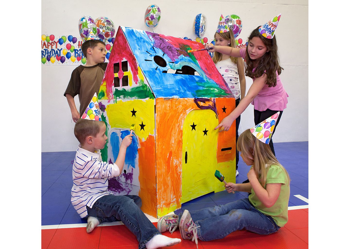 Детская игрушка Easy Playhouse Reversible Cardboard Playhouse, Ages 2+, цвет: Разноцветный — фото 5
