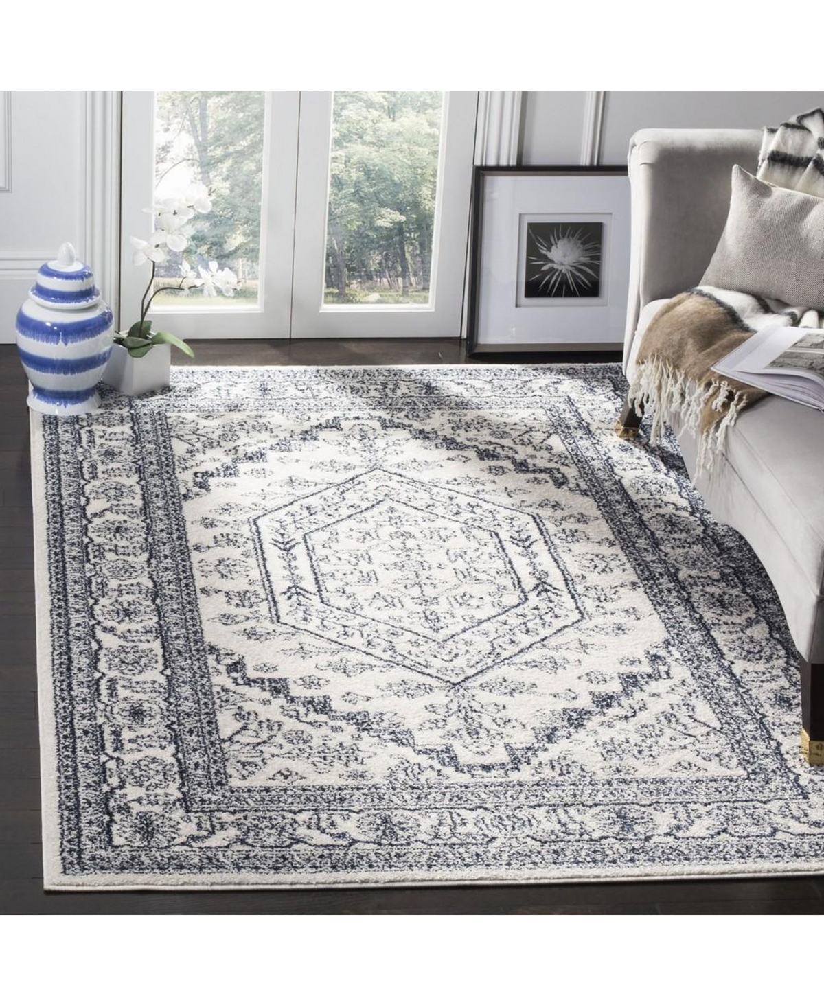 Safavieh Adirondack 108and Navy Area Rug - Ivory
