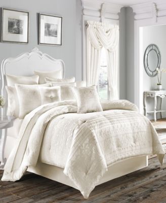 Five Queens Court Mackay Comforter Sets Bedding In White