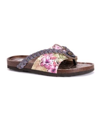 muk luks flip flops