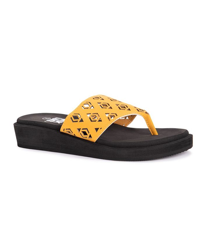 Muk luks hotsell wedge sandals