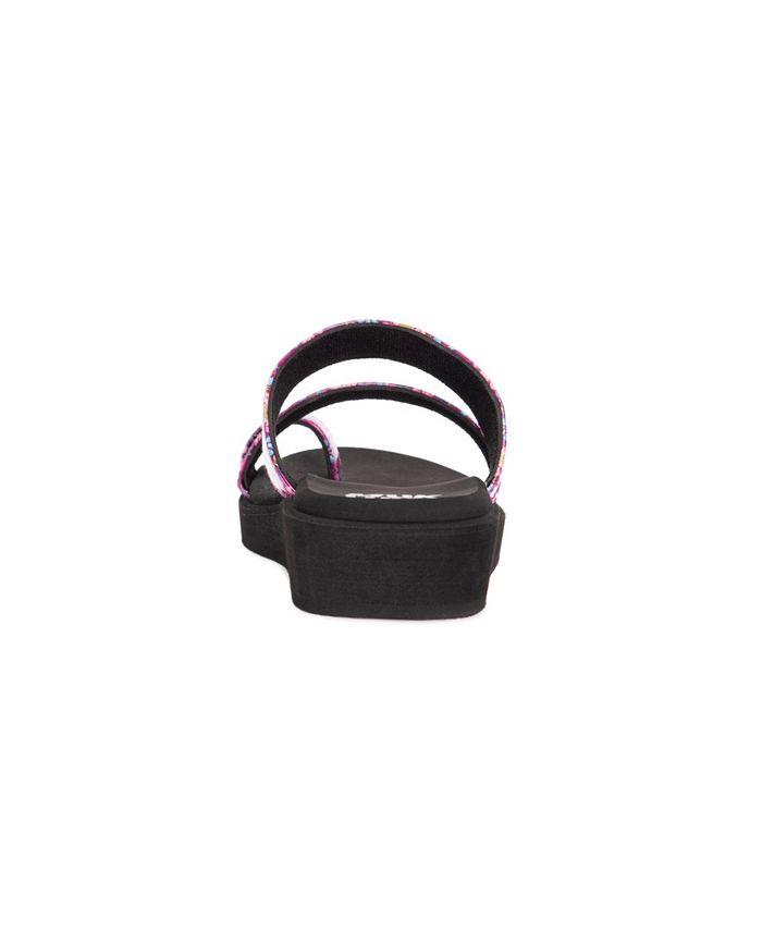 muk luks pitch solo wedge