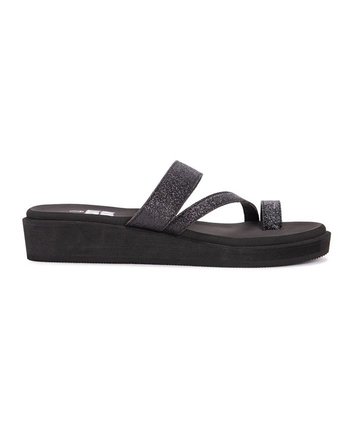 muk luks pitch solo wedge