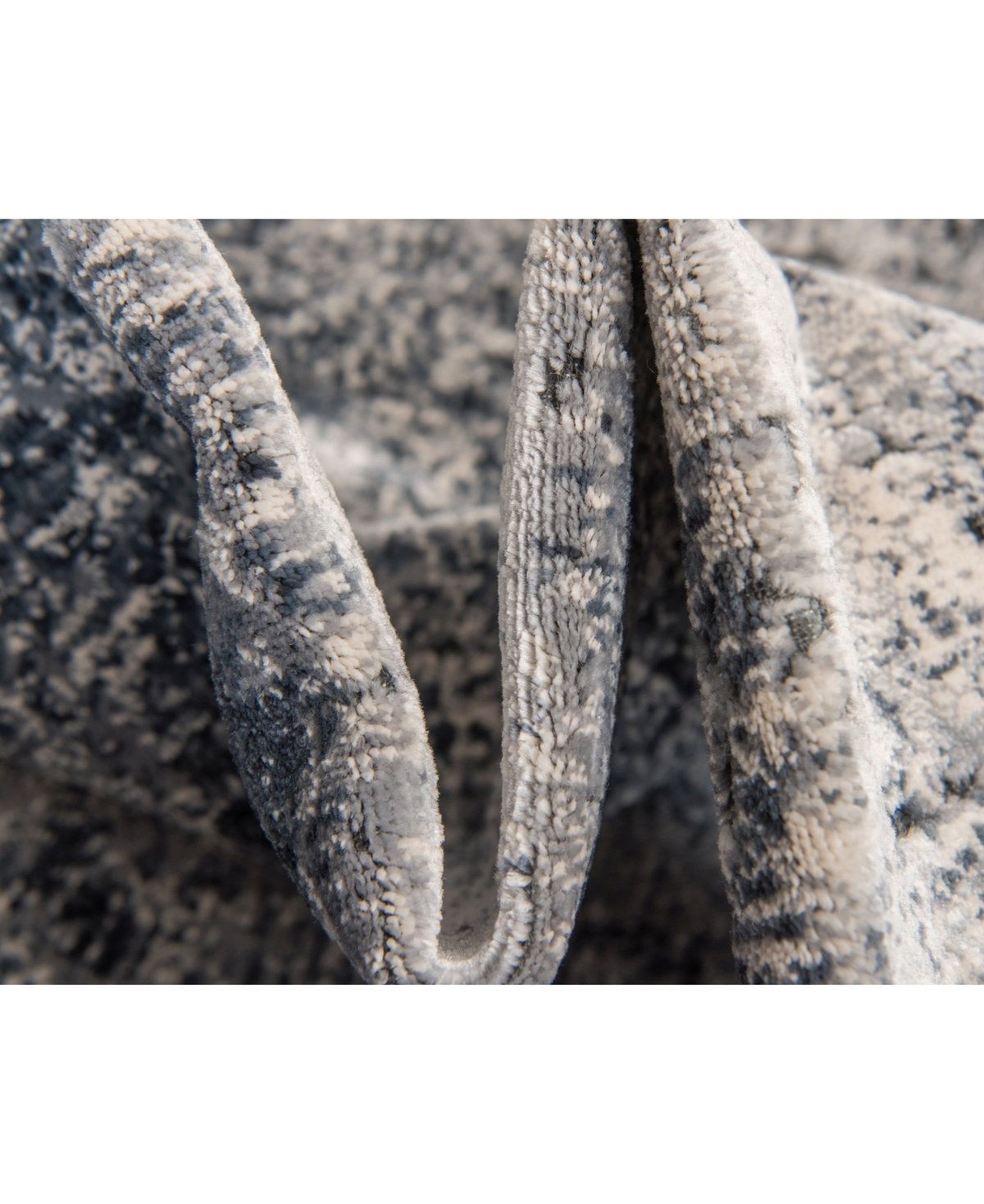 Bayshore Home Odette Ode3 Area Rug