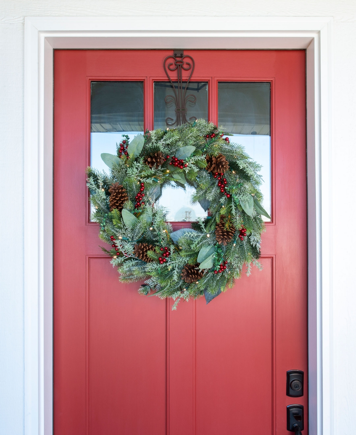 Village Lighting Lighted Christmas Wreath, Winter Frost