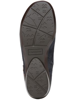 naturalizer cassandra booties