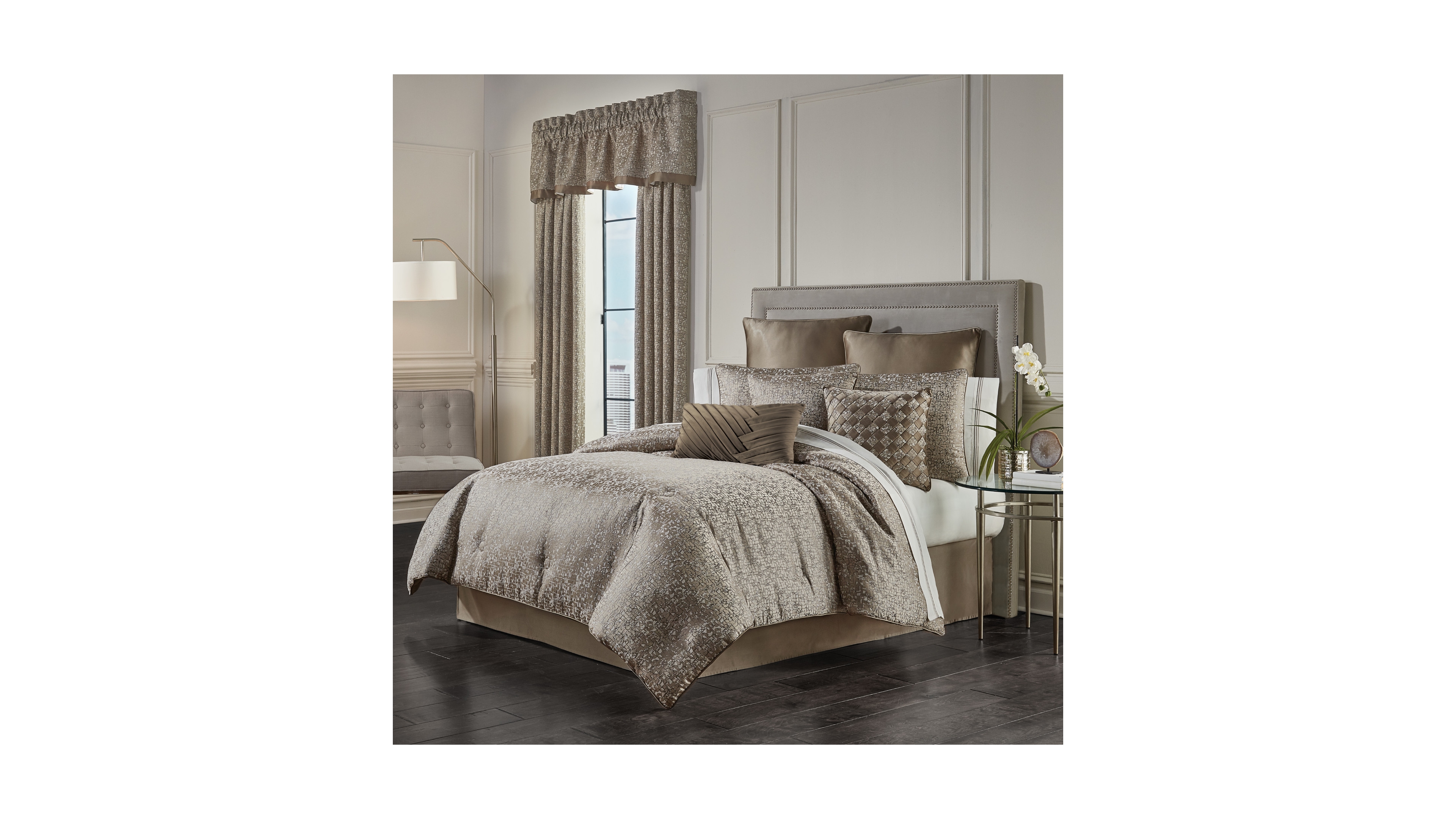 J Queen New York Cracked Ice 4-Pc. Comforter Set, California King