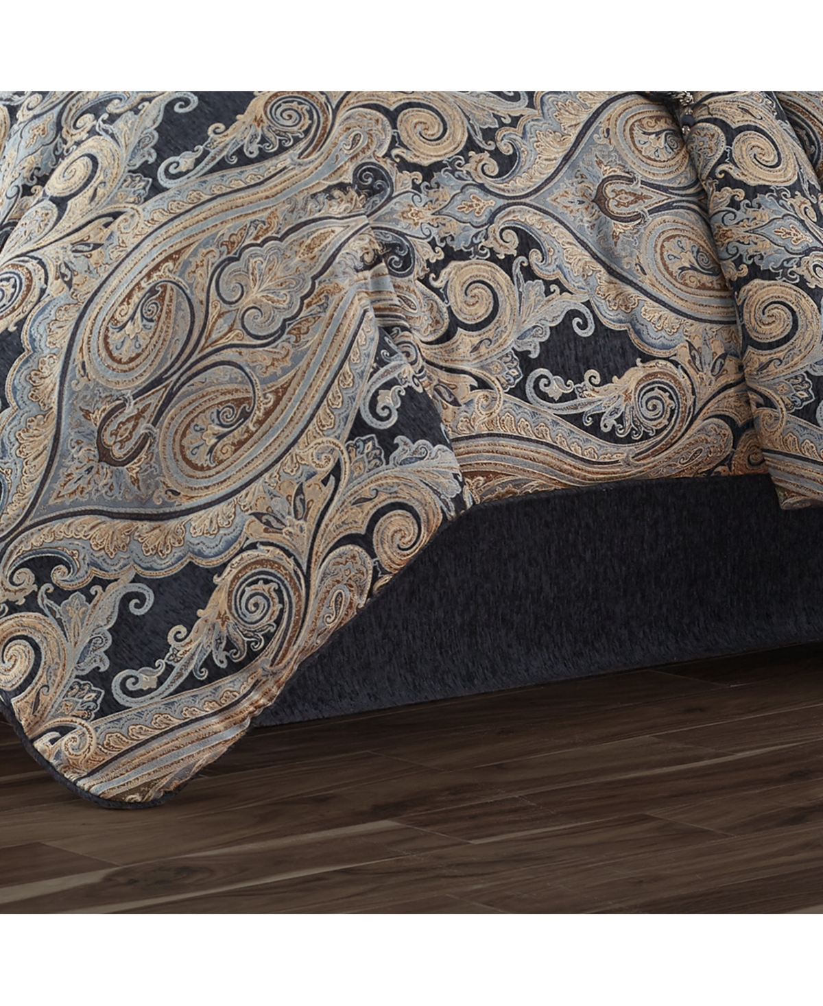 J Queen New York Luciana 4-Pc. Comforter