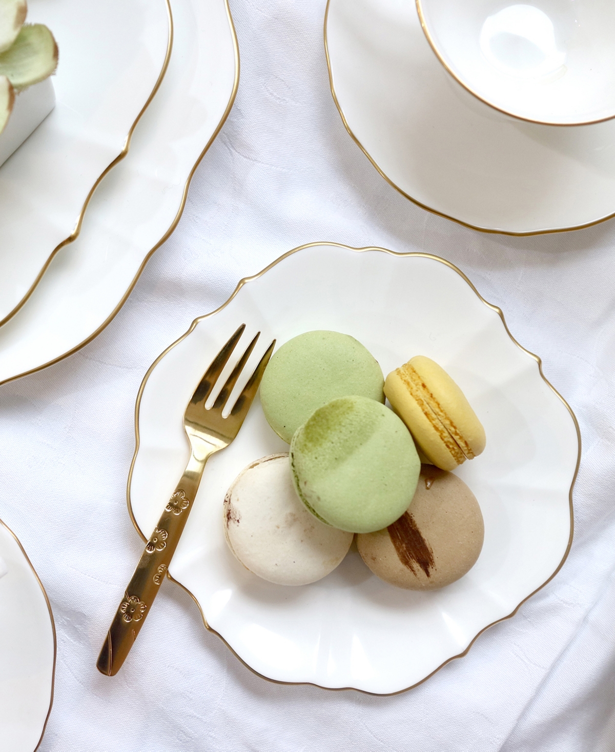 Twig New York Amelie Brushed Gold Rim Bread Plate