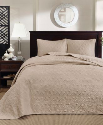 Quebec Quilted Bedspread Sets