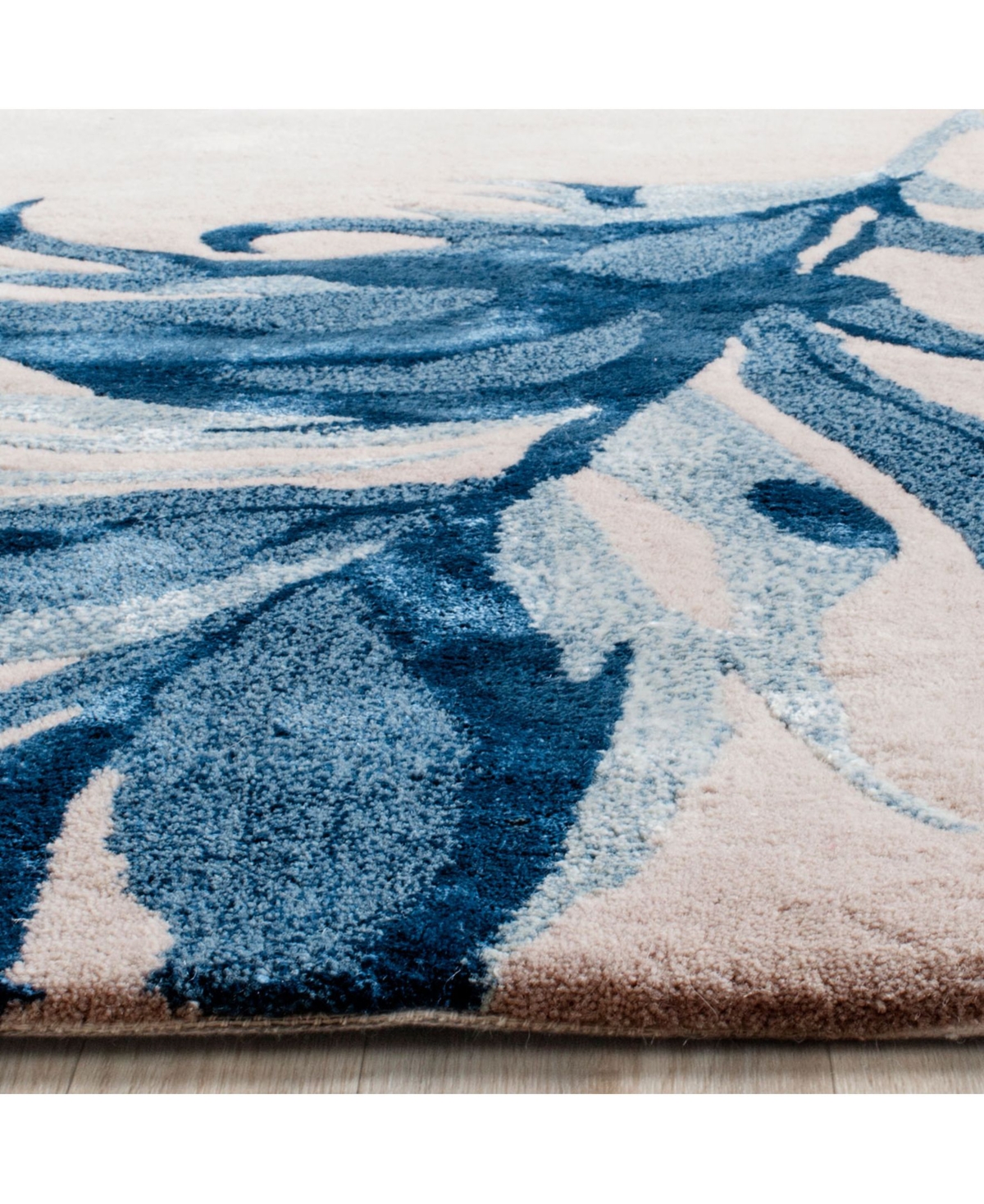 Safavieh Allure 121 Featherand Blue Area Rug - Beige