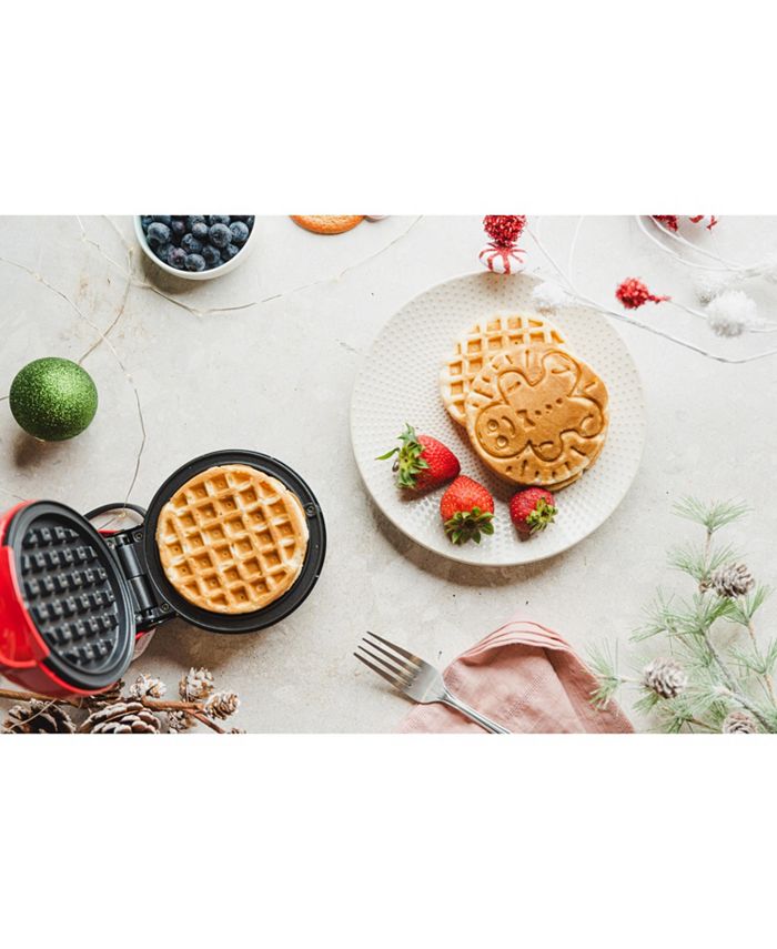 This mini Bella Waffle Maker is just $8 for today only (Nearly 40