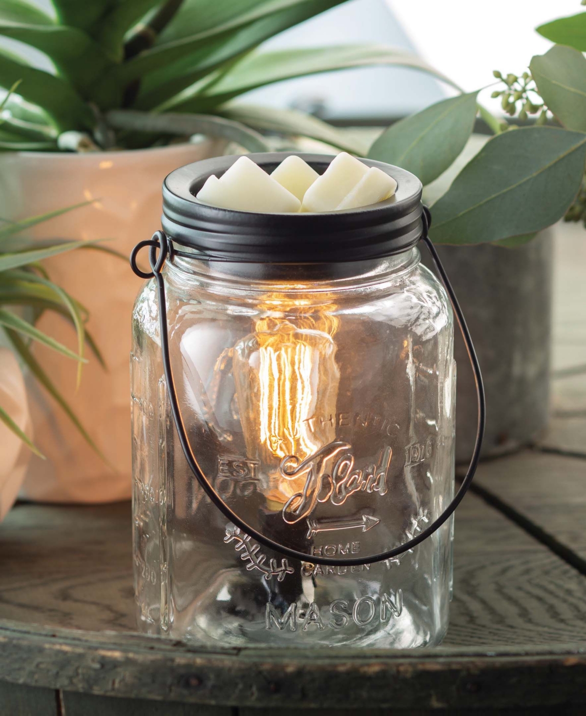 Vintage-like Bulb Illumination - Mason Jar