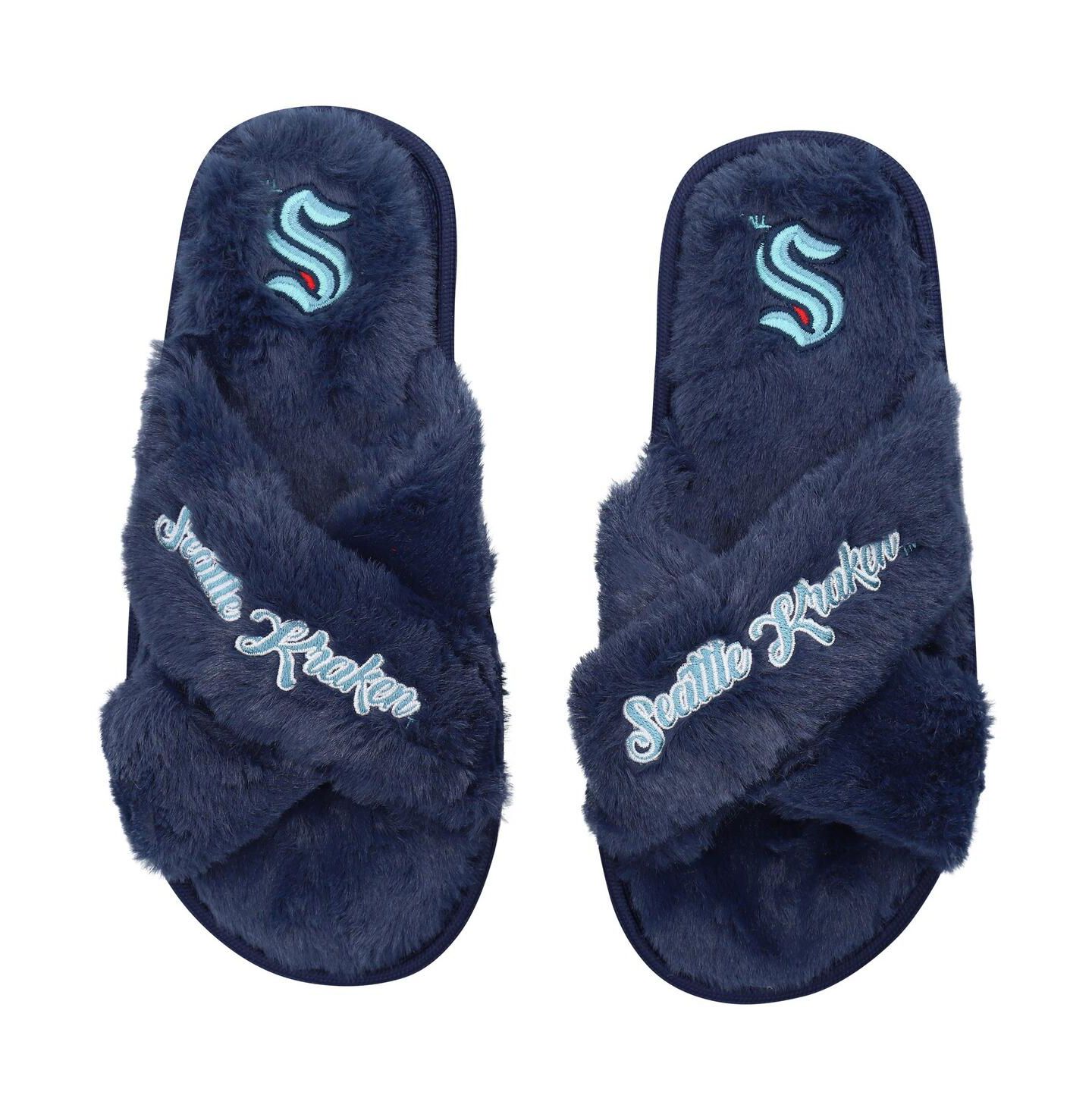 Женские тапочки FOCO Seattle Kraken Script Cross Slide Slippers — фото 1