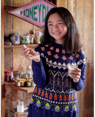 Harry Potter - Knitting Magic - More Patterns From Hogwarts and Beyond - An Official Harry Potter Knitting Book (Harry Potter Craft Books, Knitting Books) by Tanis Gray