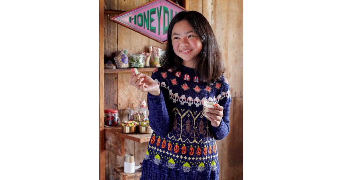Harry Potter - Knitting Magic - More Patterns From Hogwarts and Beyond - An Official Harry Potter Knitting Book (Harry Potter Craft Books, Knitting Bo