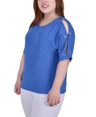 Plus Size Short Sleeve Honeycomb Textured Grommet Top