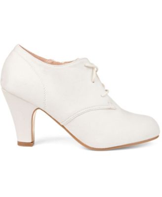 Women's Leona Wide Width Lace Up Dress Shooties