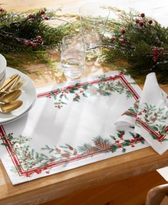 Winter Holiday Berry Fabric 4 Piece Placemat Set, 13" x 19"