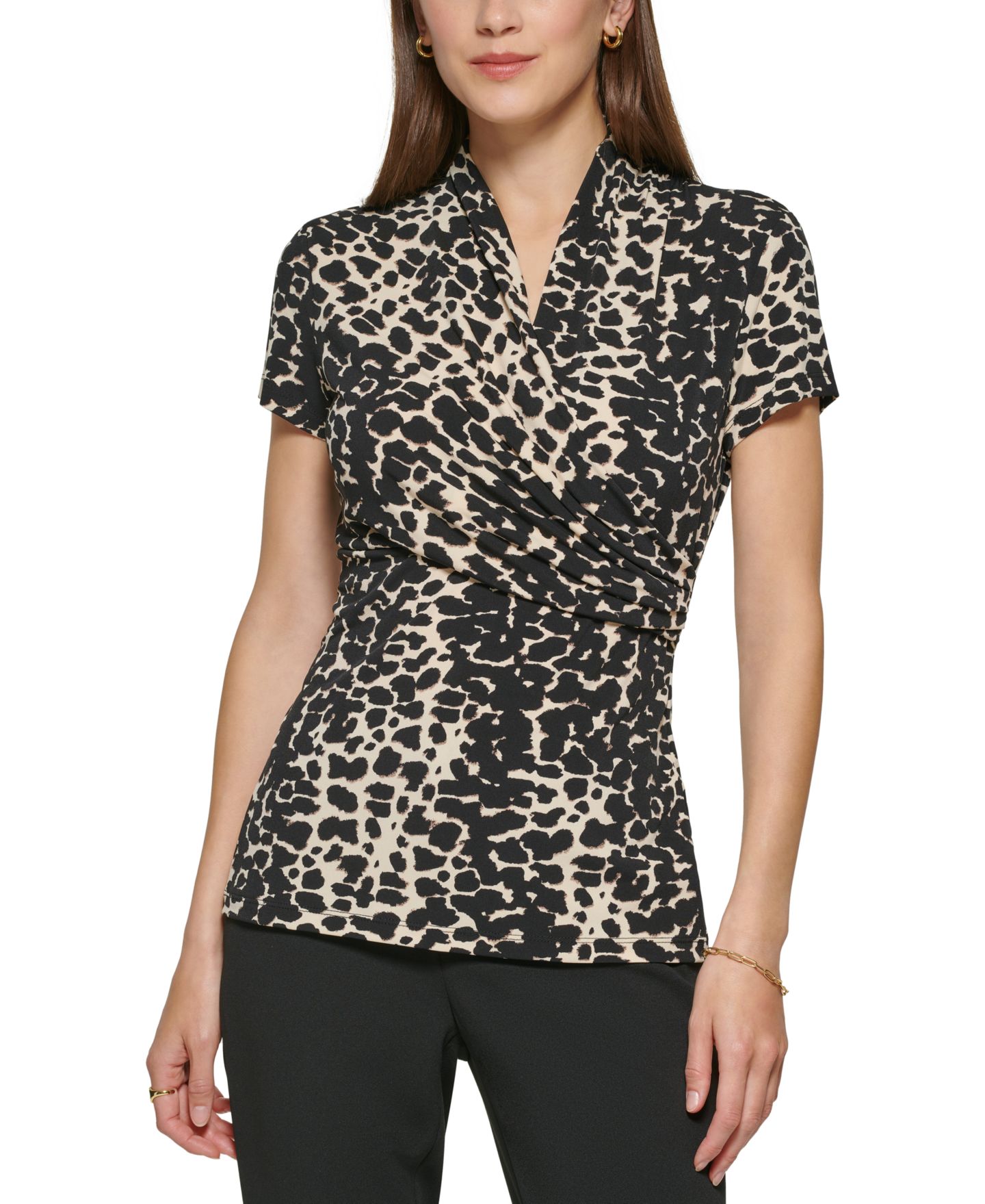 Женская блузка DKNY Petite Animal-Print Draped Surplice Blouse, цвет: Чёрный / Рыжевато-коричневый — фото 1
