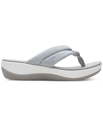 Clarks Women s Cloudsteppers Arla Kaylie Slip On Thong Sandals