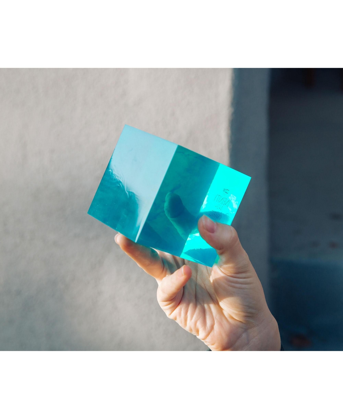 Marvel Studios Loki Resin Tesseract Cube, Space Stone Prop Replica Exclusive | Action Figure Statue, Desk Toy Accessories, Home Office Decor | The Ave