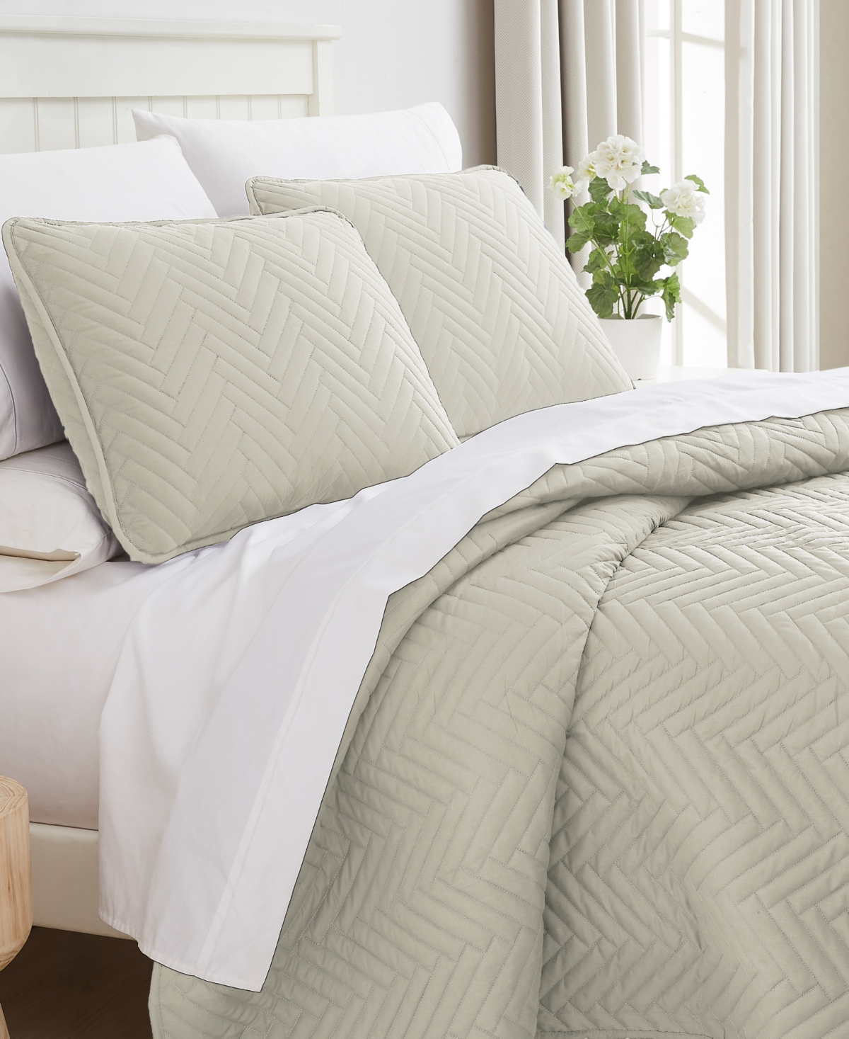 Southshore Fine Linens Solid Color Chevron 2 Piece Quilt Set,