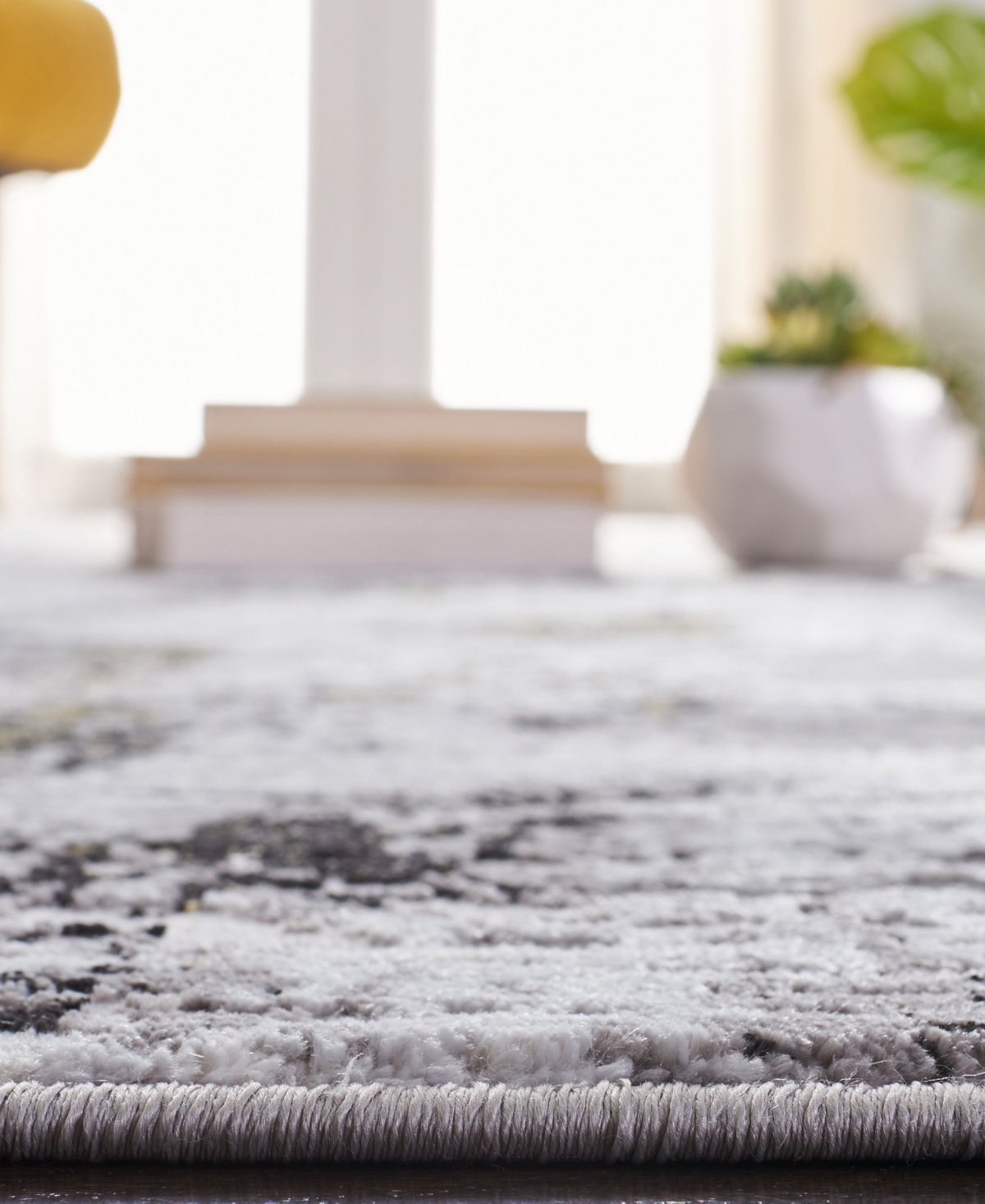 Safavieh Amelia ALA232 x Area Rug - Gold