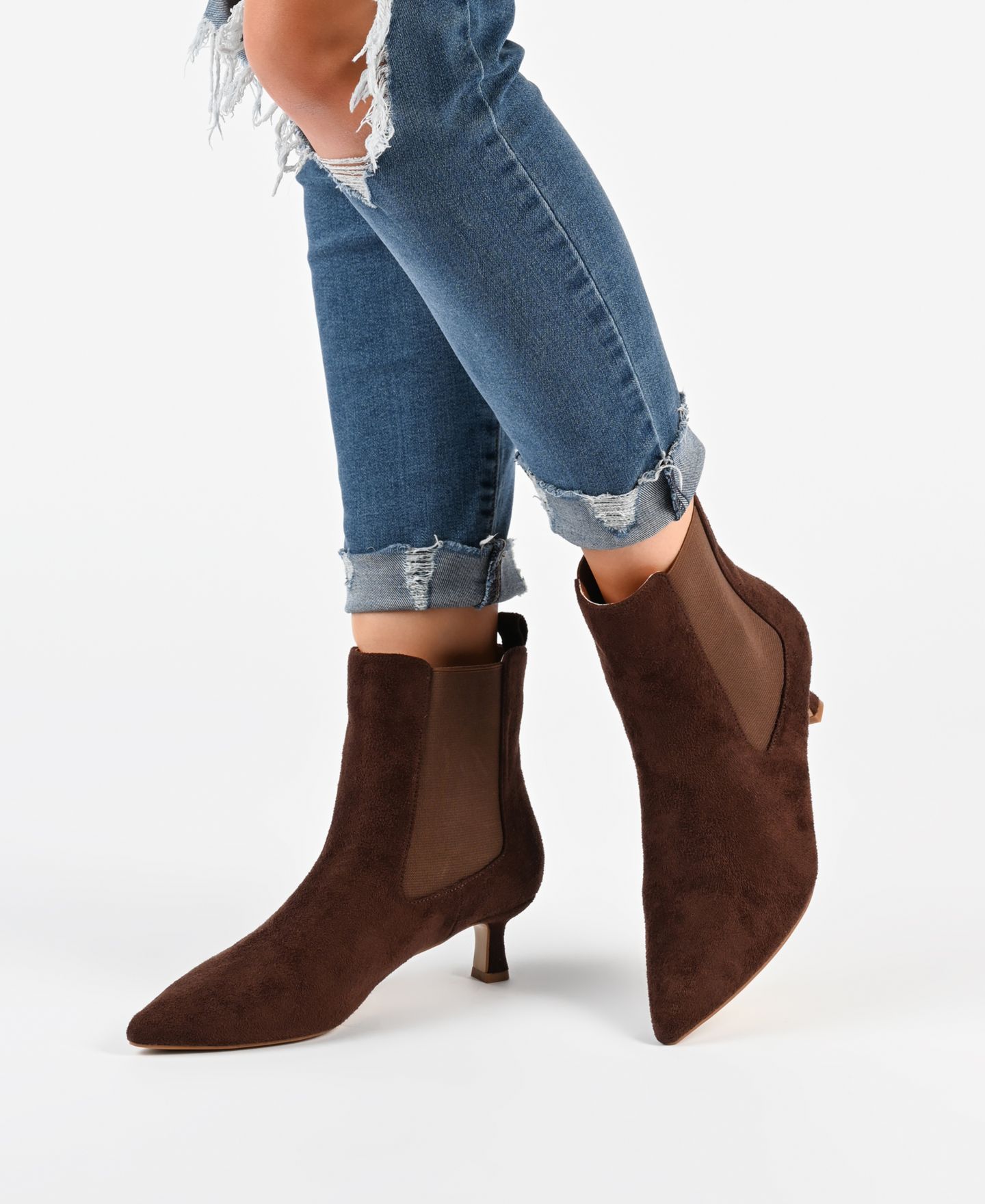 Женские ботинки Journee Collection Tenlee Pointed Toe Kitten Heel Dress Booties, цвет: Чёрный — фото 6