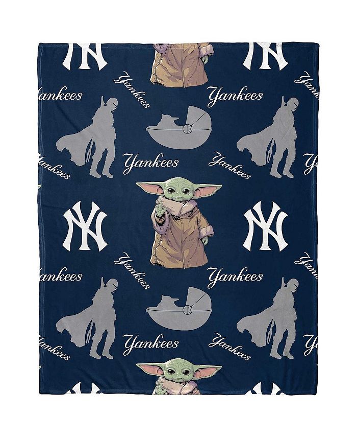 OFFICIAL MLB Yankees & Disney's Mickey Mouse Character Hugger Pillow & Silk  Touch Throw Set 