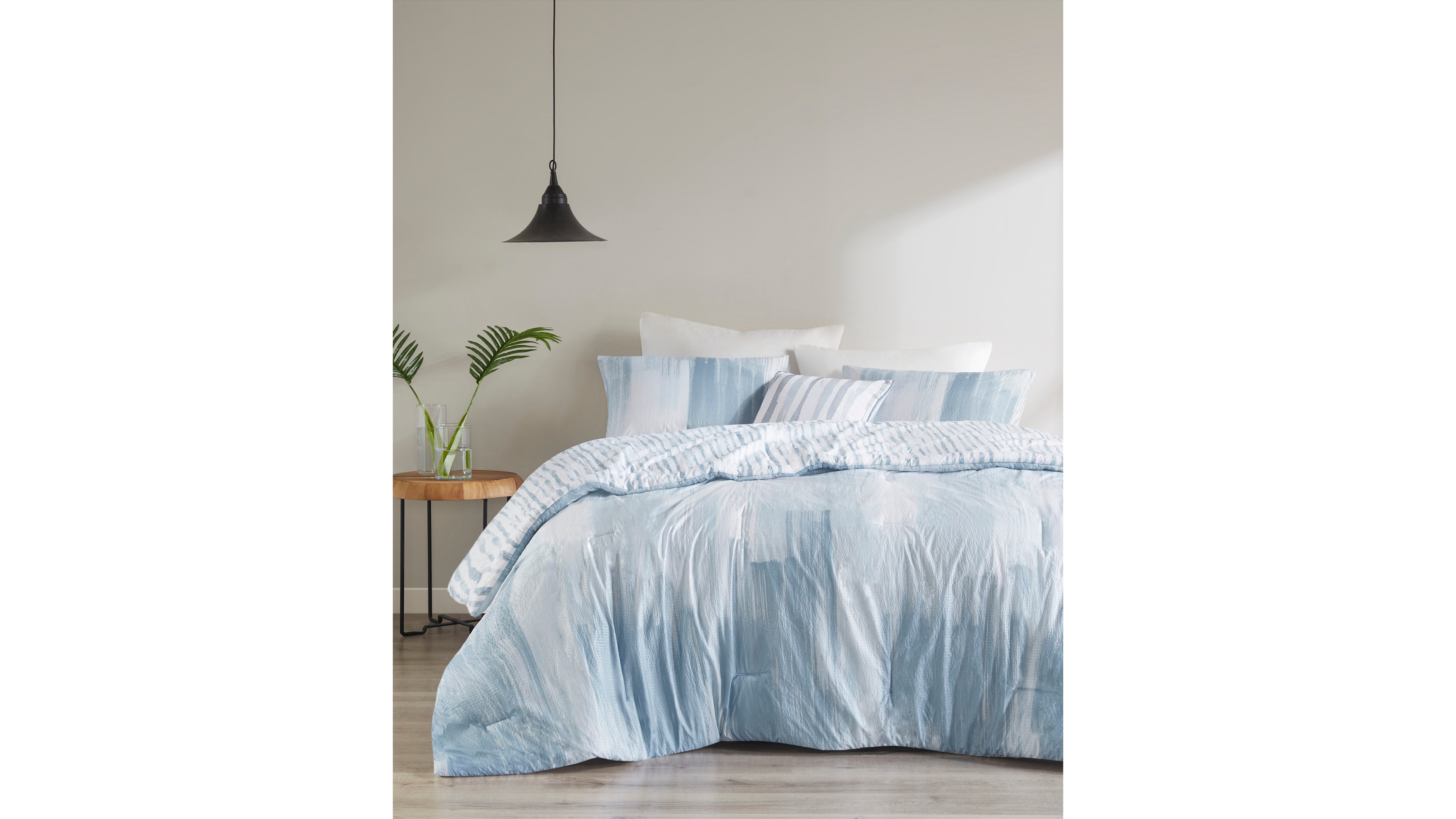 Natori Brush Stroke Oversized Reversible Seersucker 4 Piece Comforter Set, King