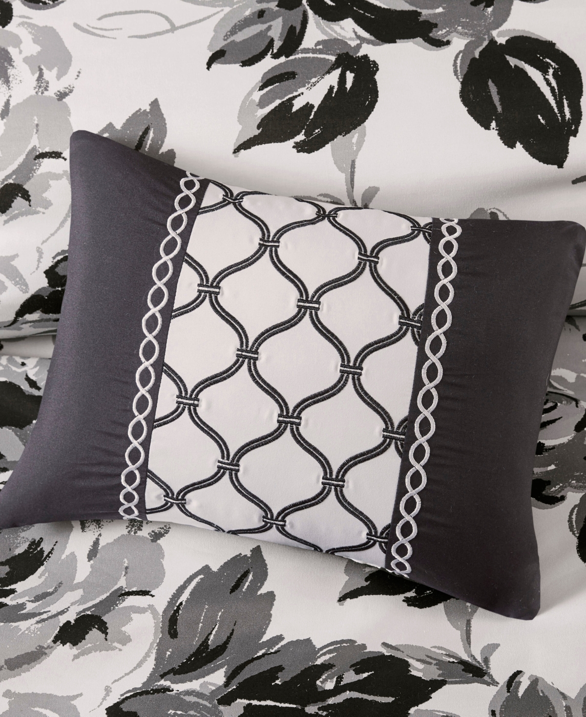 Intelligent Design Dorsey Floral 5-pc. Duvet Cover Set, King/california King In Black,white