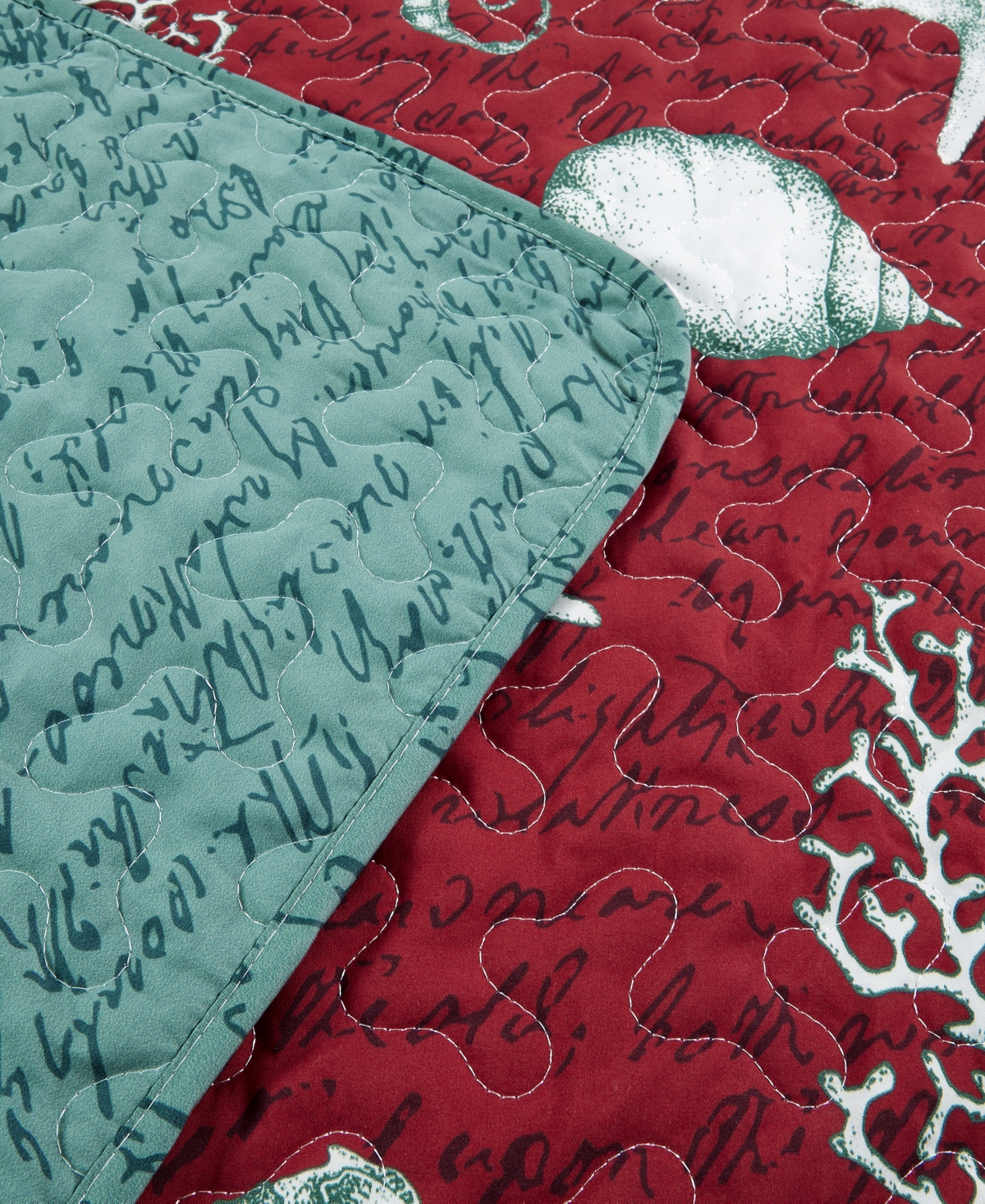 Videri Home Festive Seahorse Reversible 3-piece Quilt Set, Full/queen In Red Multi