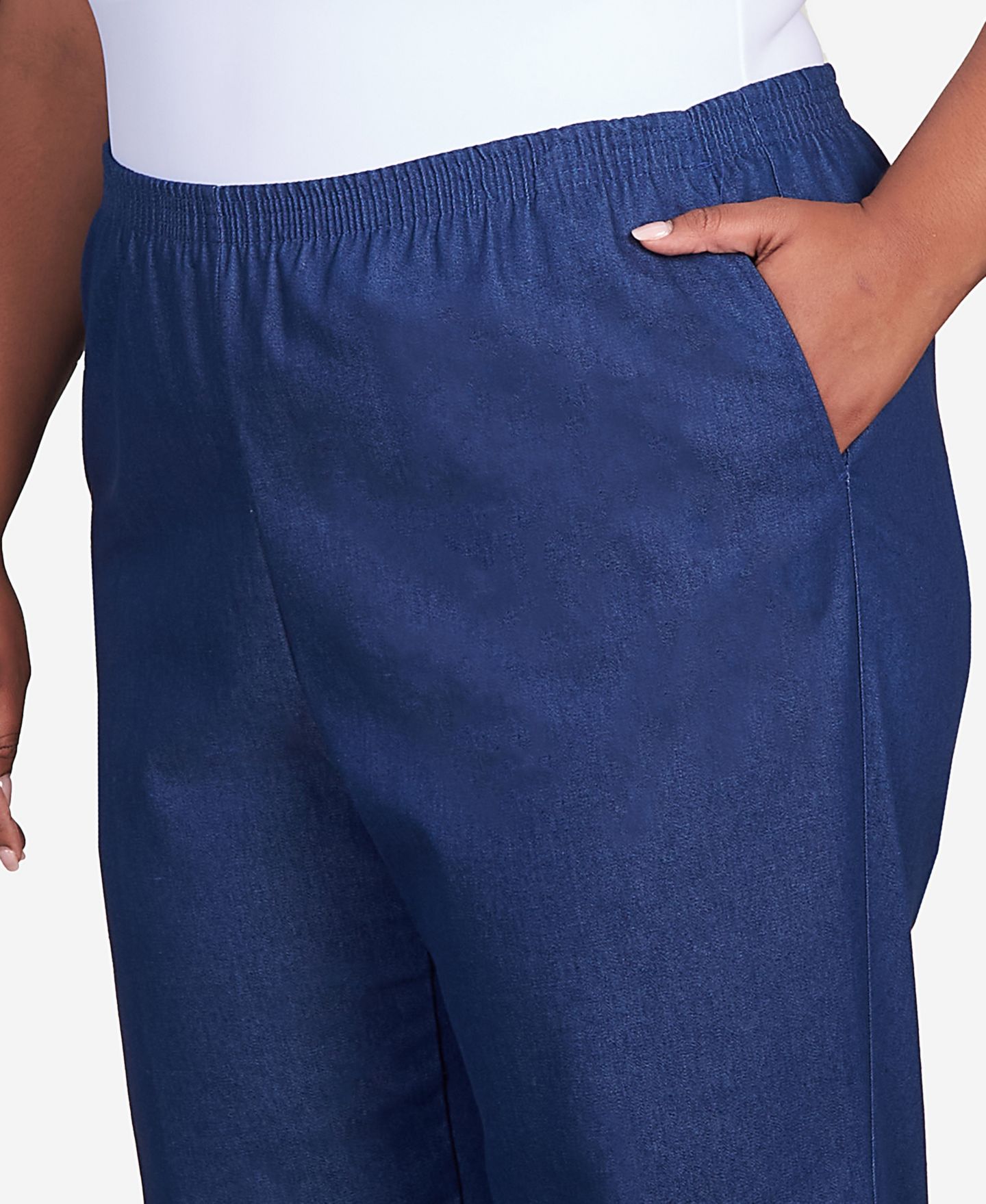 Женские джинсы Alfred Dunner Plus Size Classic Denim Pull-On Straight-Leg Average Length, цвет: Чёрный — фото 7