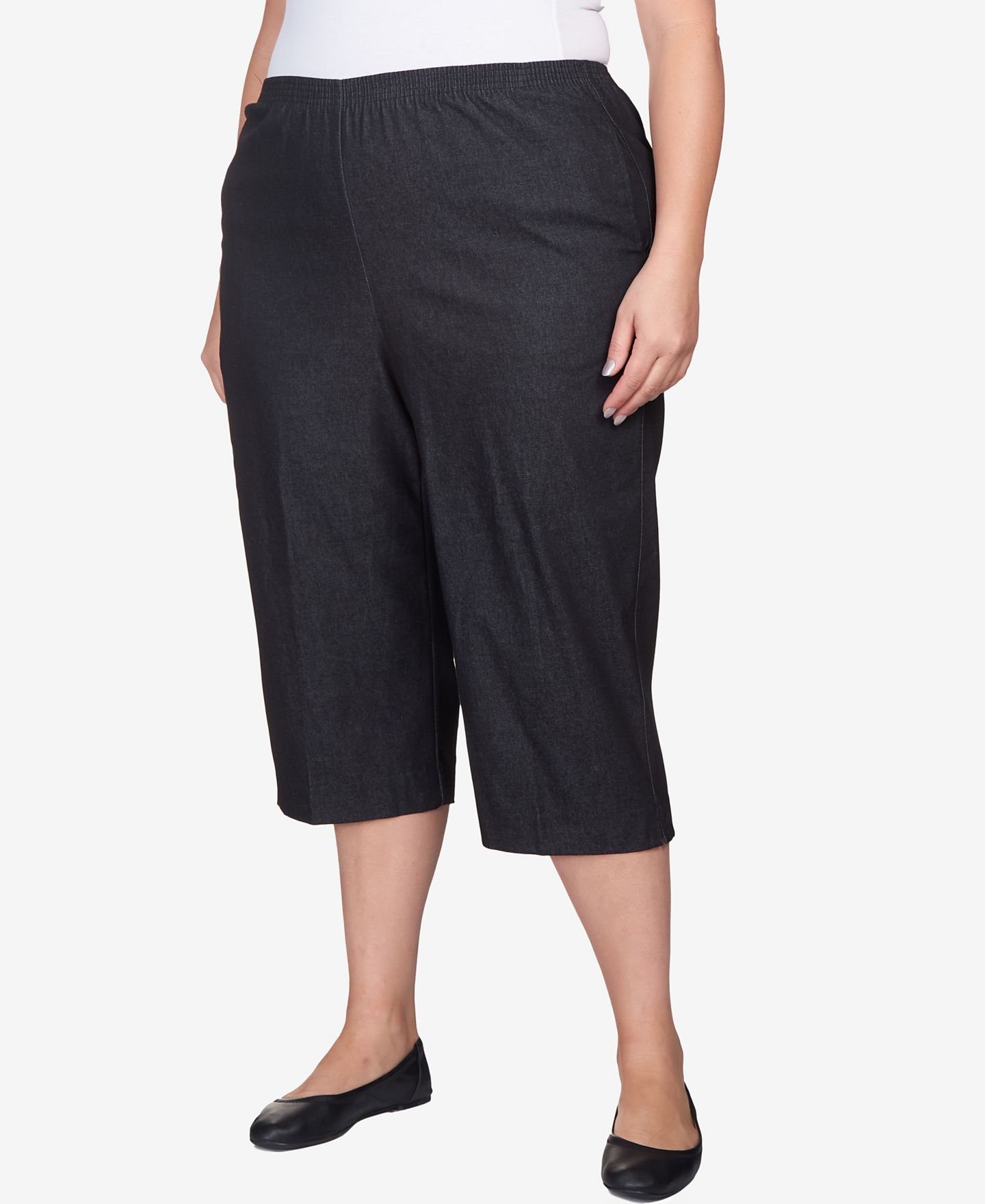 Женские брюки Alfred Dunner Plus Size Classic Relaxed Fit Denim Capri, цвет: Чёрный — фото 5