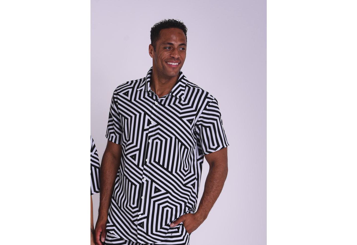 Мужская рубашка OOSC Fall Line Short Sleeve, цвет: Белый / Чёрный — фото 1