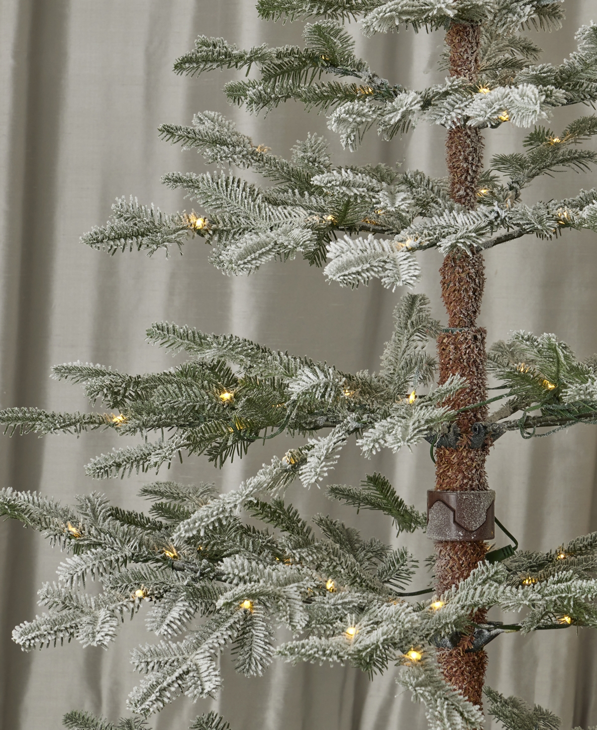 Shop Seasonal Sierra Pine 7.5' Pe Lightly Flocked Tree, 1180 Tips, 300 Warm Leds, Remote, Storage Bag, Ez-connect  In White
