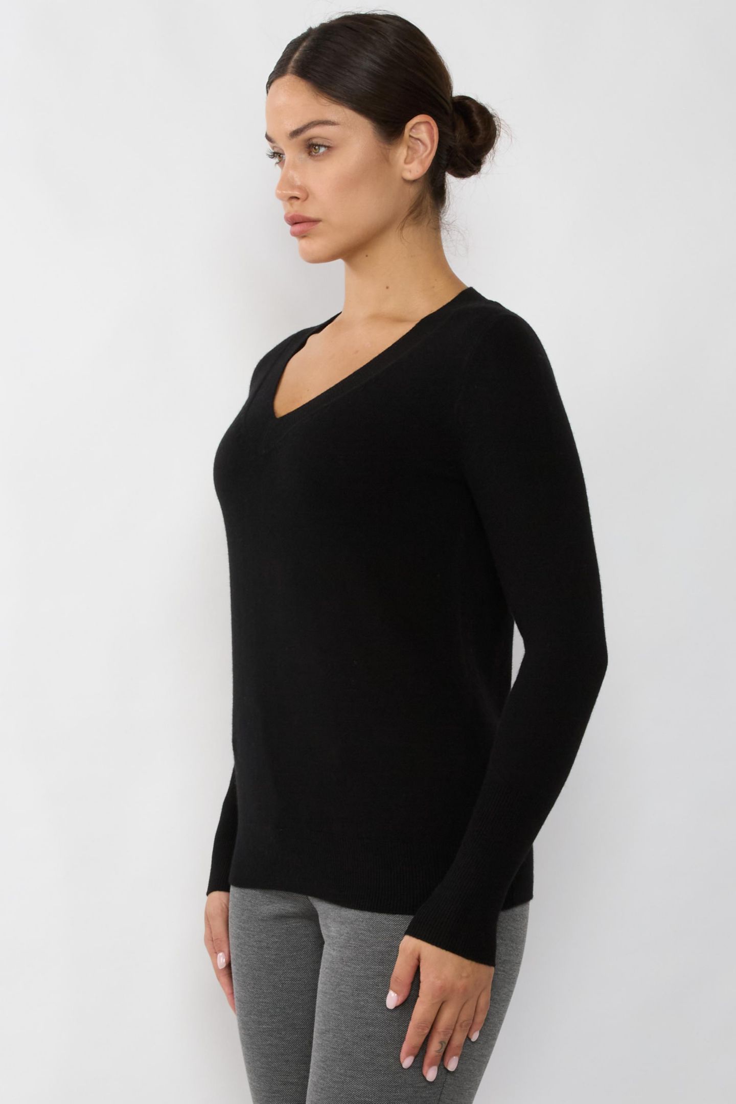 Женский свитер JENNIE LIU 100% Pure Cashmere Long Sleeve Ava V Neck Pullover, цвет: Чёрный — фото 3