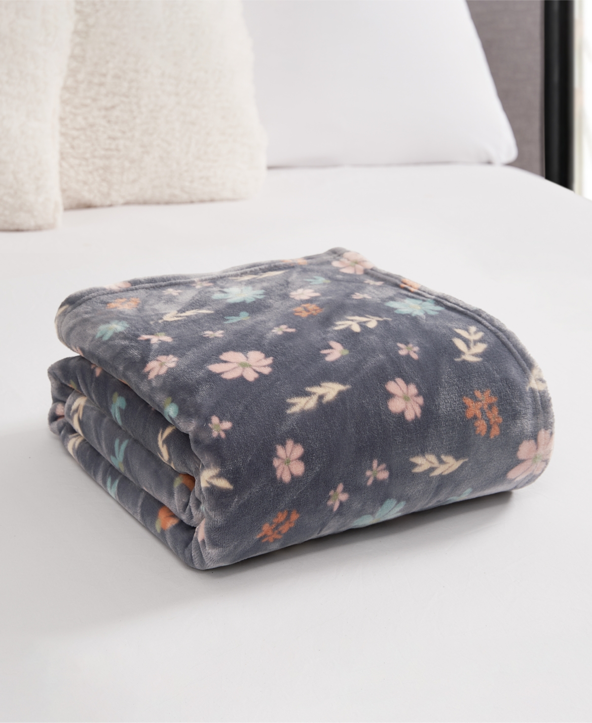Lucky Brand Floral Tossed Blooms Plush Throw, 50" X 70" In Gray