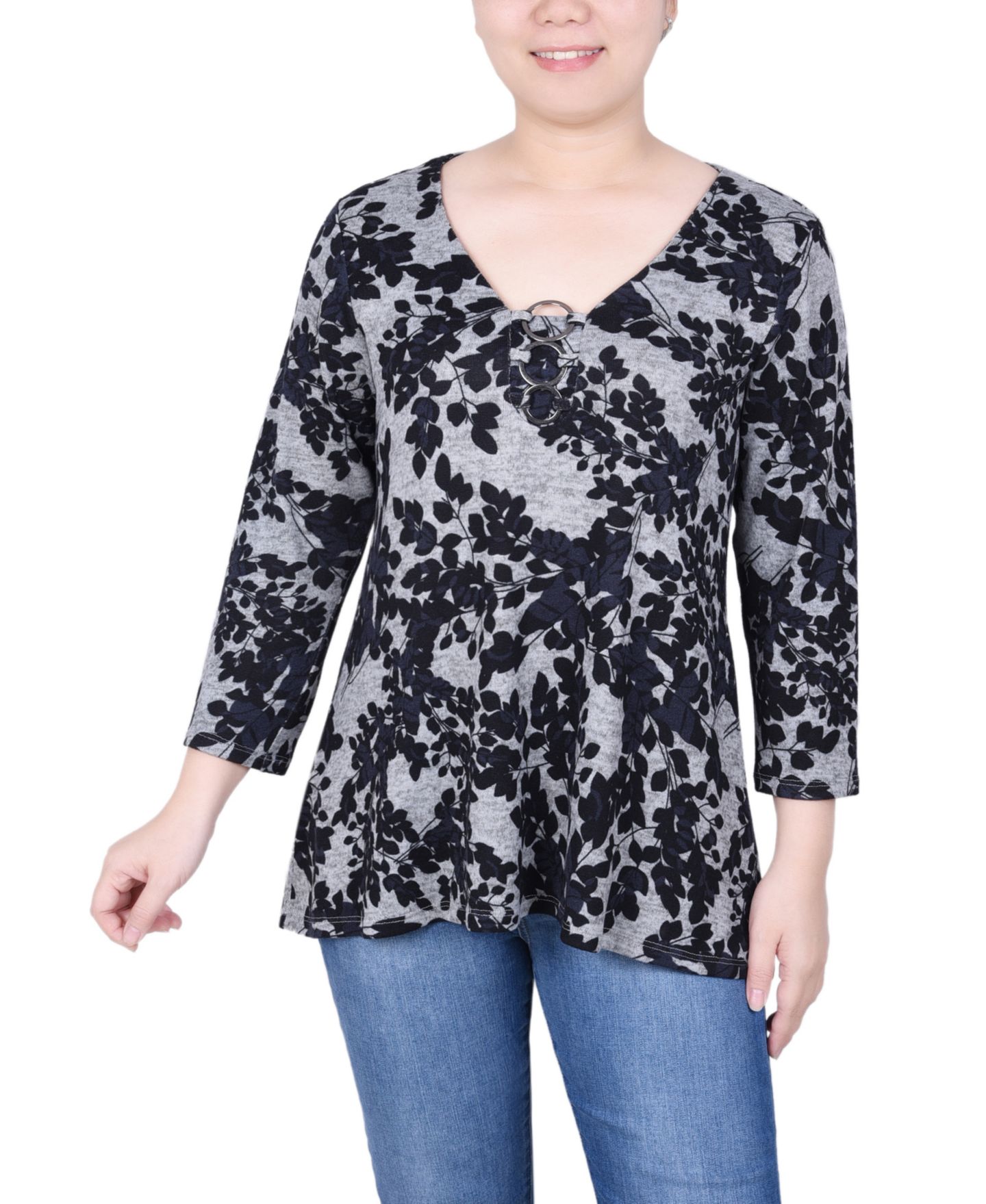 Женский топ NY Collection Petite 3/4 Sleeve 3-Ring, цвет: Чёрный серый с принтом — фото 1