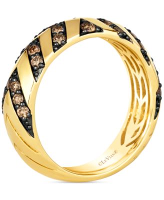 Chocolatier&reg; Men's Chocolate Diamond Chevron Band (3/4 ct. t.w.) in 14k Gold