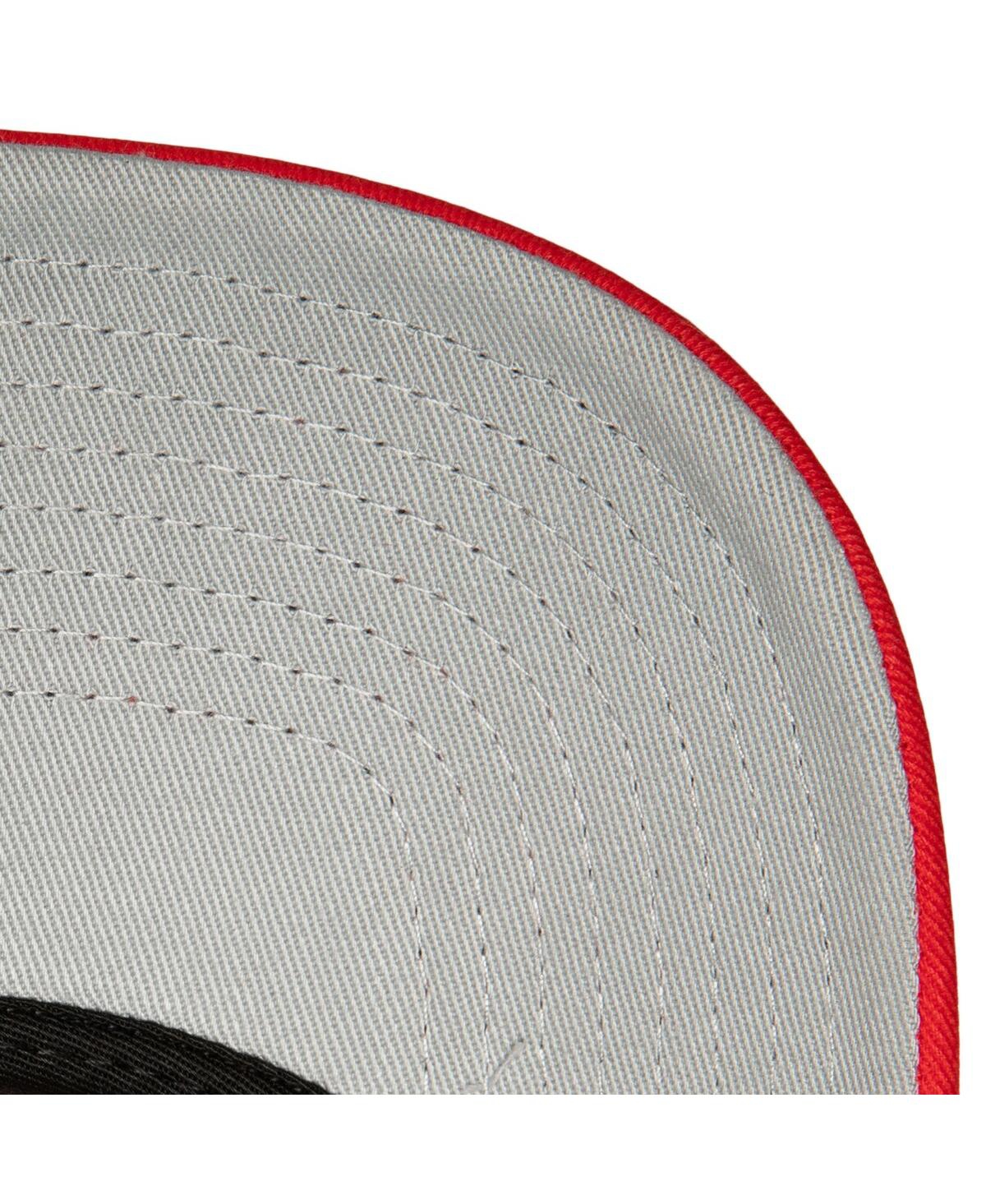 Shop Mitchell & Ness Men's  Red Chicago White Sox Curveball Trucker Snapback Hat