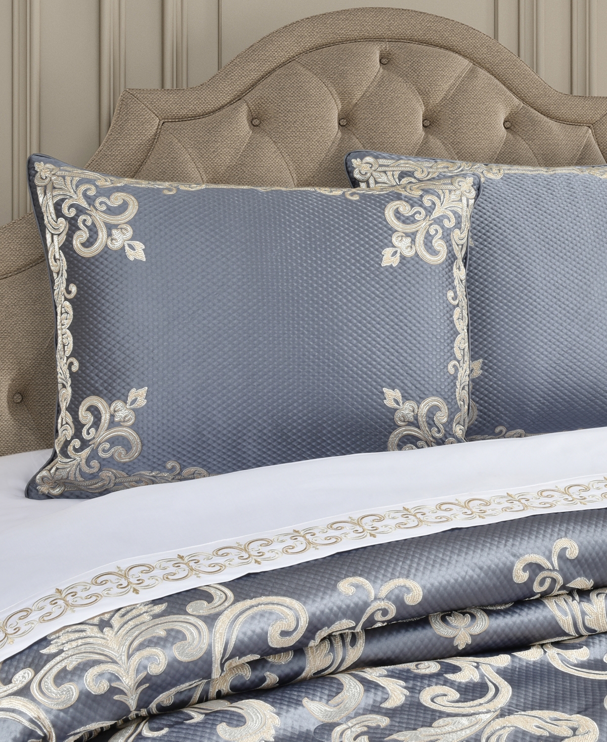 J Queen New York Dicaprio 4 Pc. Comforter Set, King In Powder Blue