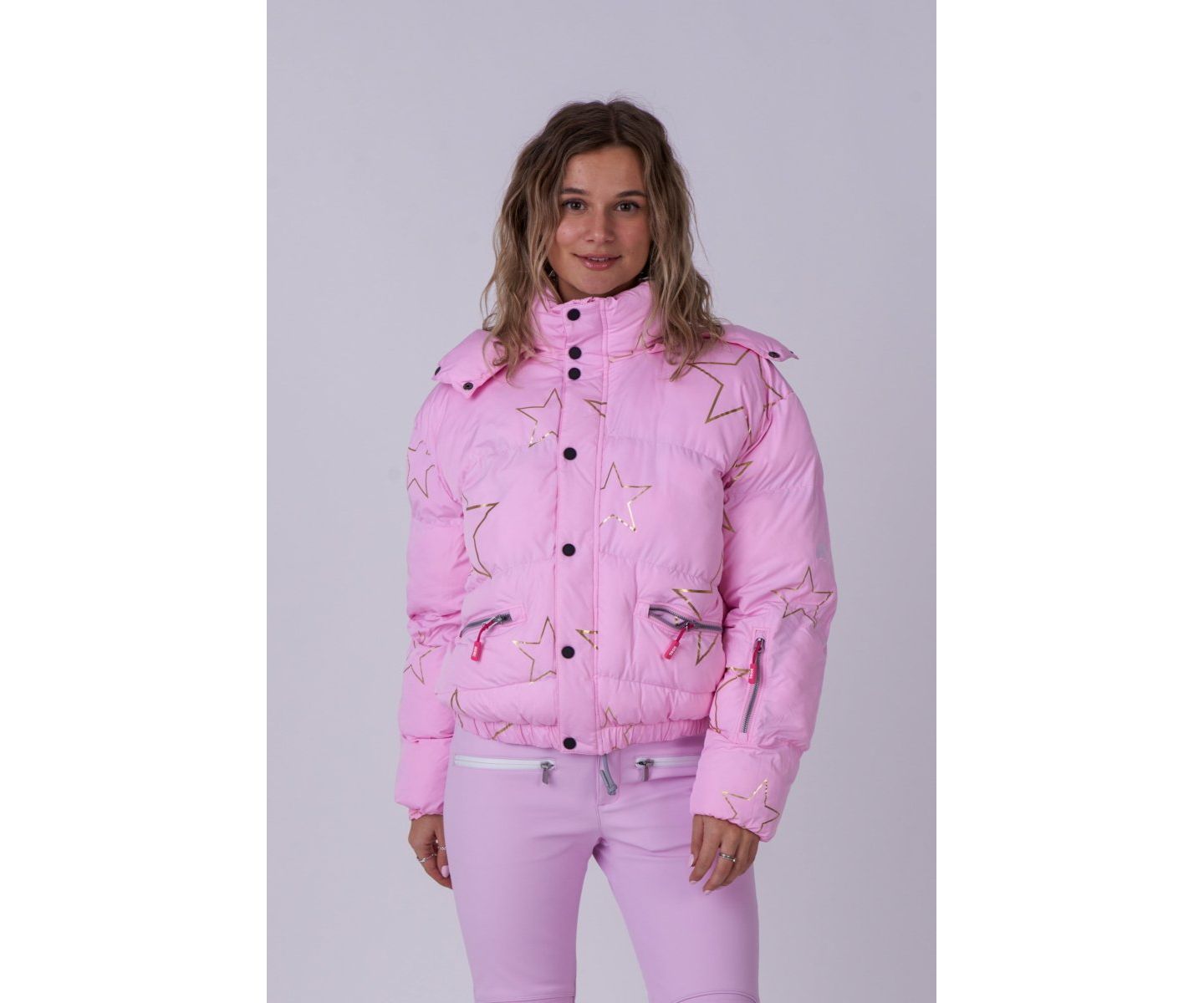 Женская куртка OOSC Pink with Stars Chic Puffer, цвет: Розовый / Золотой — фото 1