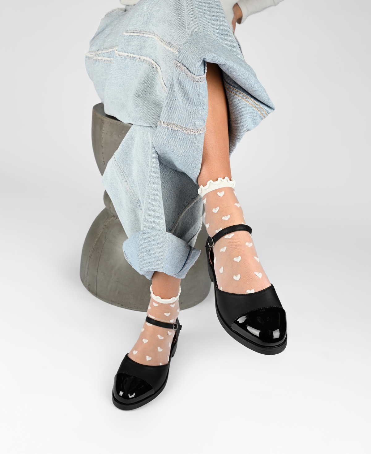 Journee Collection Women's Tesley Cap Toe Flats