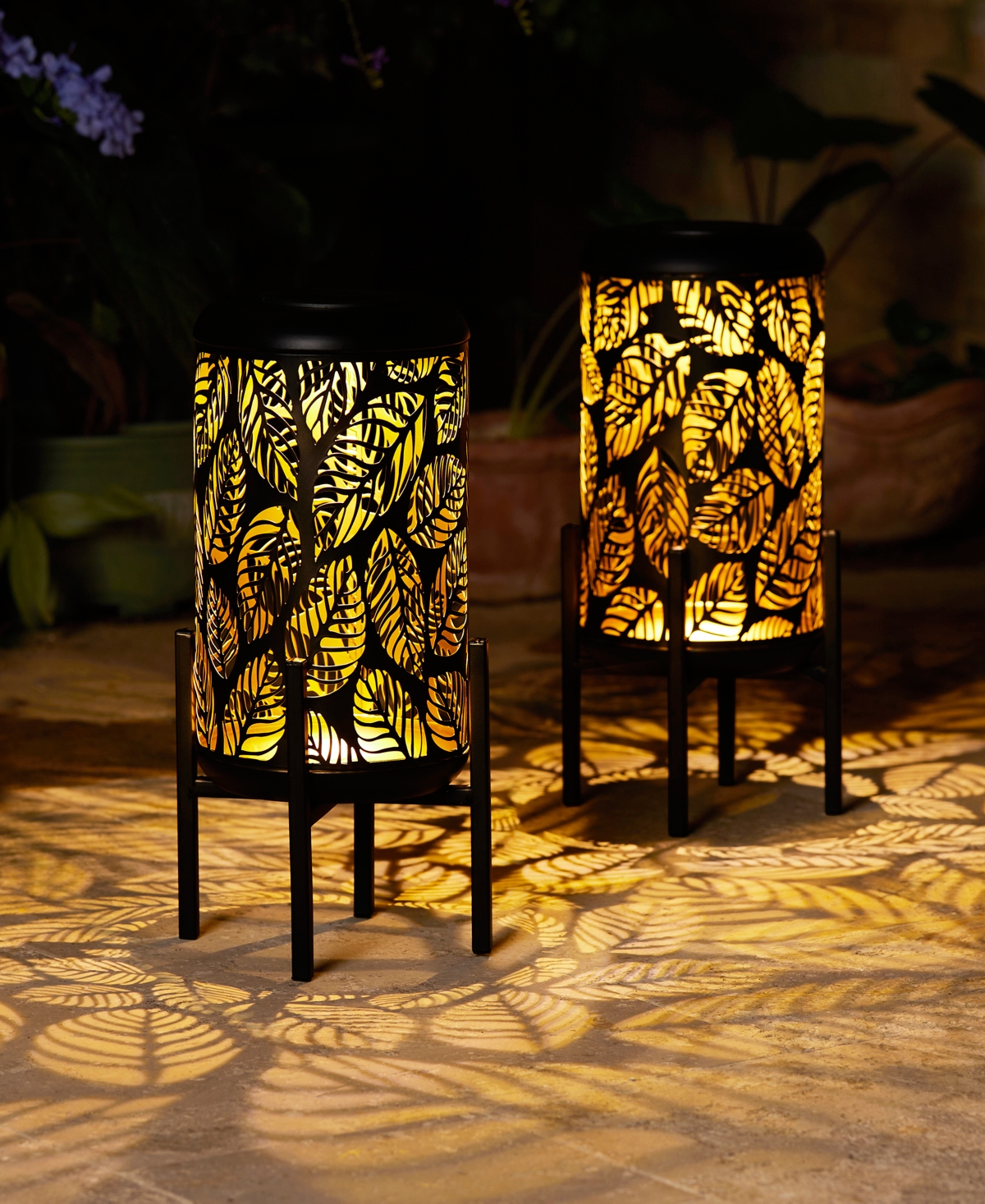 Glitzhome H Set of 2 Black and Gold-Tone Metal Cutout Leaves Pattern Solar Powered Led Outdoor Lantern with Stand