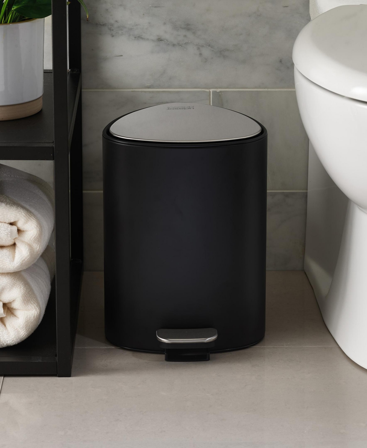 Joseph Joseph Easystore 5-liter Pedal Trash Bin In Black