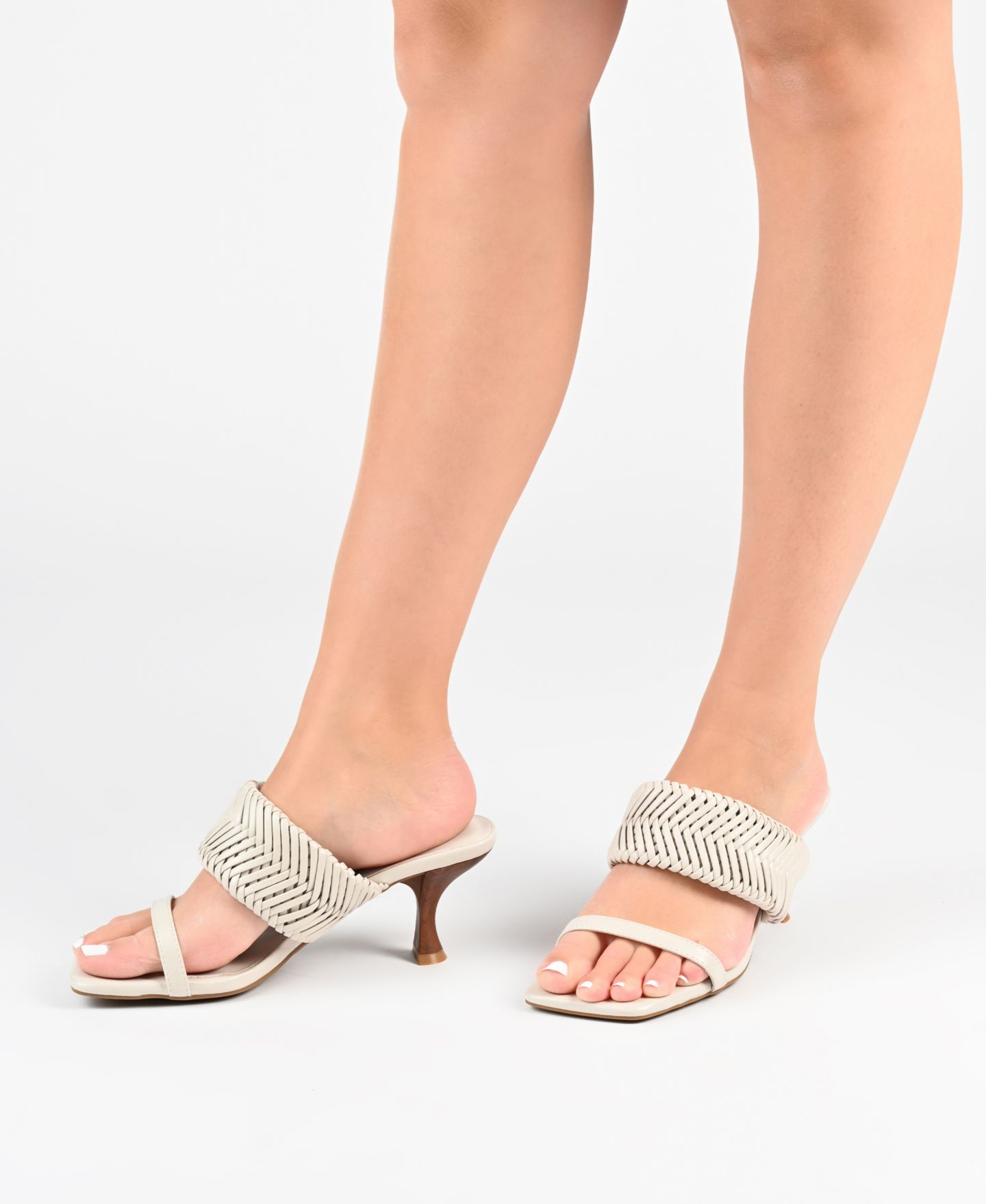 Женские сандалии Journee Collection Monyka Woven Double Band Dress Sandals, цвет: Чёрный — фото 15